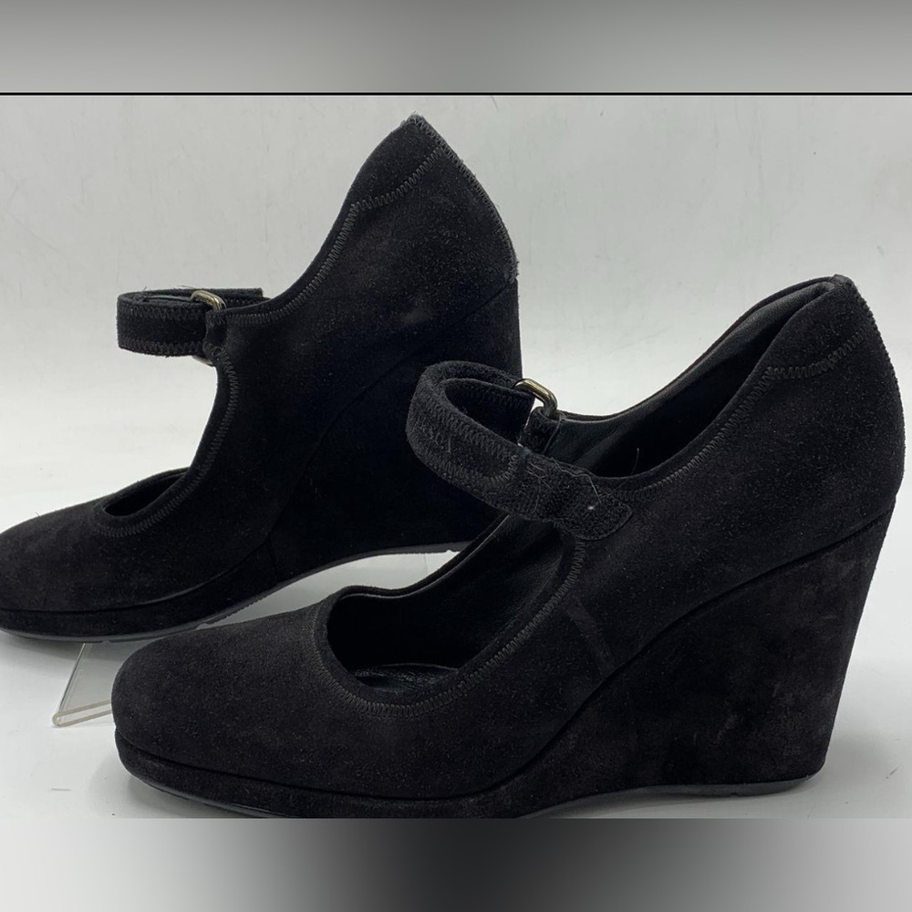 Absolutely gorgeous black suede Prada Mary Jane pumps barely worn!